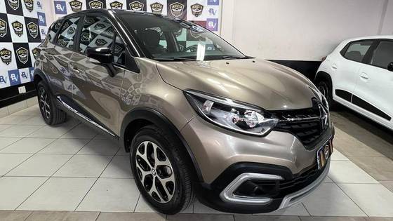 RENAULT CAPTUR 1.6 16V SCE FLEX BOSE X-TRONIC RENAULT CAPTUR 1.6 16V SCE FLEX BOSE X-TRONIC